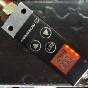 Pneumatic electronic pressure switch Norgren, Tlakový spínač